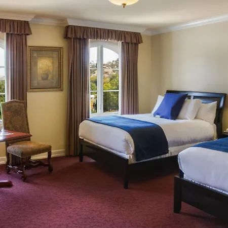 Carlton Hotel